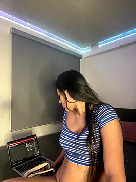 Snapshot of floriamANDjazmin chatting on November 14, 10:13 pm floriamANDjazmin online show from November 14, 10:13 pm