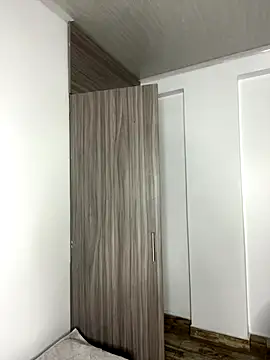 Snapshot of floriamANDjazmin chatting on December 15, 5:02 am floriamANDjazmin online show from December 15, 5:02 am