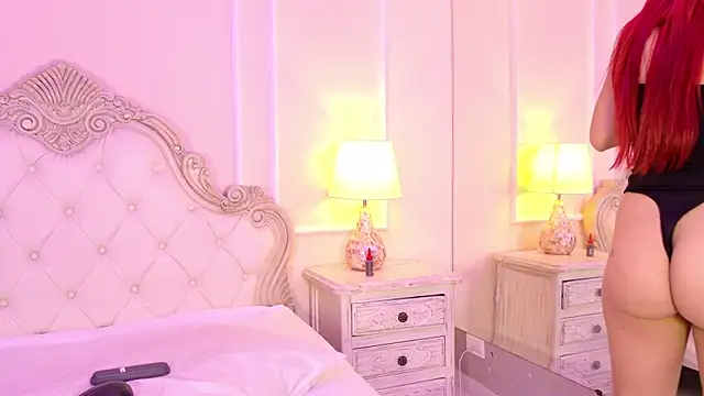 Snapshot of SamanthaPierce chatting on February 15, 5:08 am SamanthaPierce online show from February 15, 5:08 am