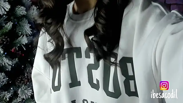 Snapshot of adriana_allien chatting on January 7, 11:35 pm adriana allien online show from January 7, 11:35 pm