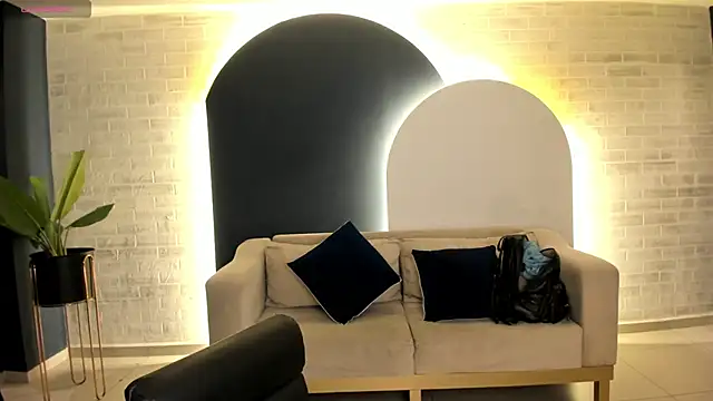 TaraLawrence online show from November 25, 3:51 am