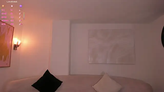 TaraLawrence online show from November 13, 4:05 am