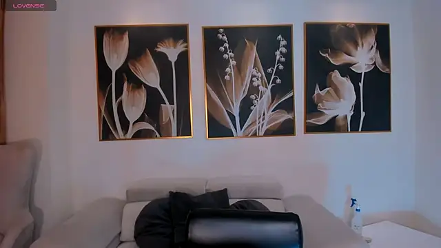 TaraLawrence online show from February 5, 3:35 am