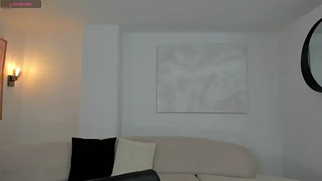 TaraLawrence online show from February 9, 4:32 am