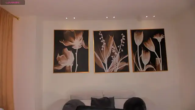 TaraLawrence online show from November 22, 2:43 am