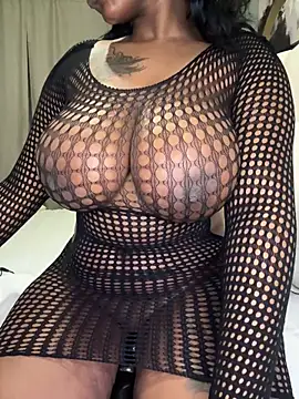 Snapshot of BeautyAuroa chatting on June 12, 5:54 pm BeautyAuroa online show from June 12, 5:54 pm