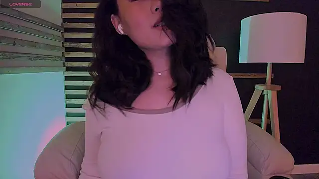 kimmy chi  online show from February 5, 6:15 pm