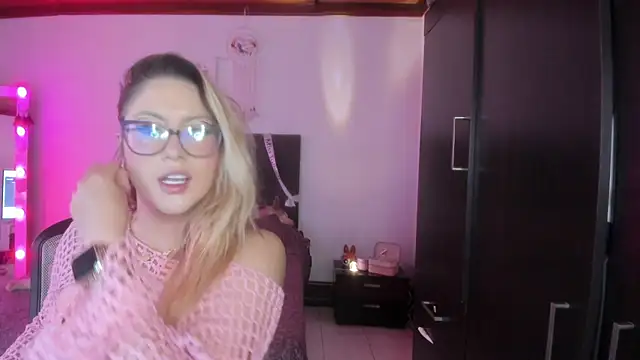 miss julietaa online show from February 17, 3:20 pm