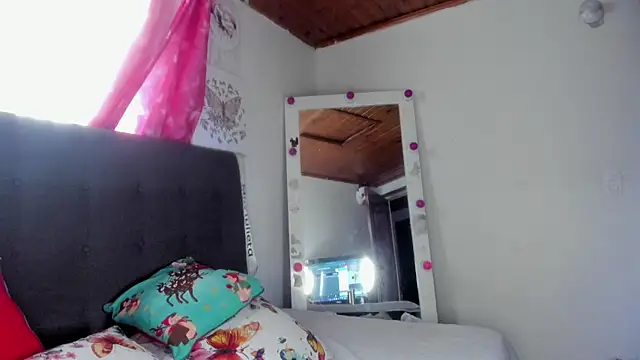 miss julietaa online show from December 4, 3:33 pm