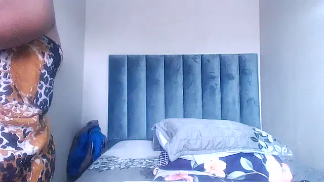 Snapshot of BustyWendyXXX47 chatting on September 14, 7:20 am BustyWendyXXX47 online show from September 14, 7:20 am