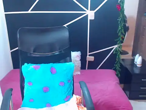 LUCY LI online show from March 10, 6:34 pm