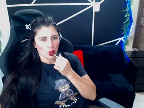 LUCY LI online show from November 18, 6:00 pm