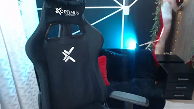 LUCY LI online show from November 15, 7:07 pm