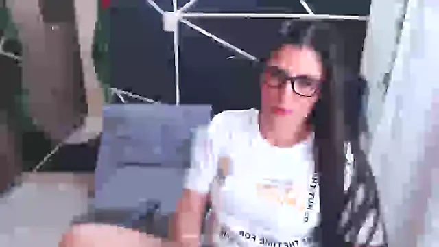 LUCY LI online show from January 27, 6:20 pm