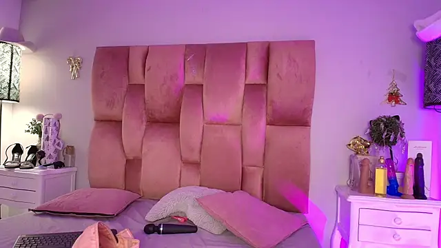 SweetBonniie online show from February 10, 11:31 am