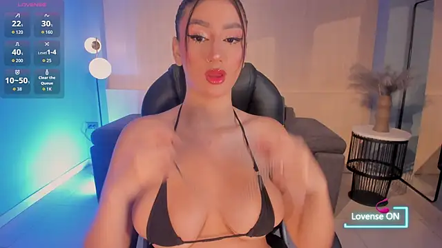 Snapshot of MaddisonLowe chatting on October 24, 4:55 am MaddisonLowe online show from October 24, 4:55 am