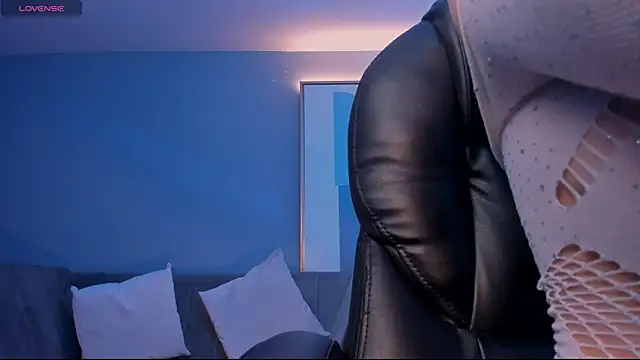 Snapshot of MaddisonLowe chatting on November 6, 4:38 am MaddisonLowe online show from November 6, 4:38 am