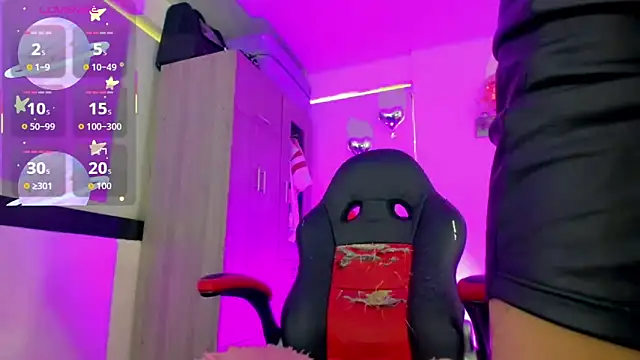 Hellen moons   online show from April 15, 6:56 pm