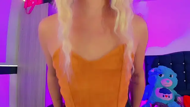 Hellen moons   online show from January 12, 7:09 pm