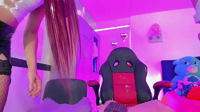 Hellen moons   online show from March 7, 7:19 pm