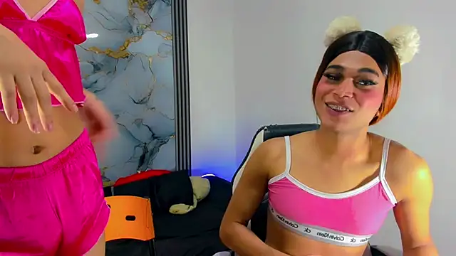 Snapshot of Hellen_moons__ chatting on March 14, 9:35 am Hellen moons online show from March 14, 9:35 am