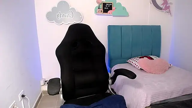  18 laura online show from December 24, 2:54 am