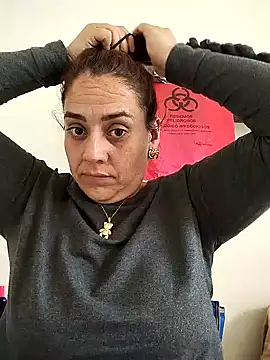 bombondenisse online show from December 5, 9:55 pm