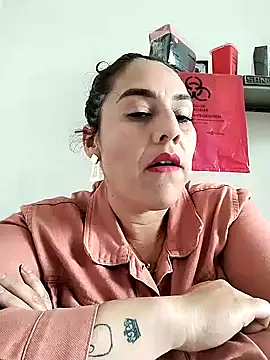 bombondenisse online show from December 19, 6:45 pm