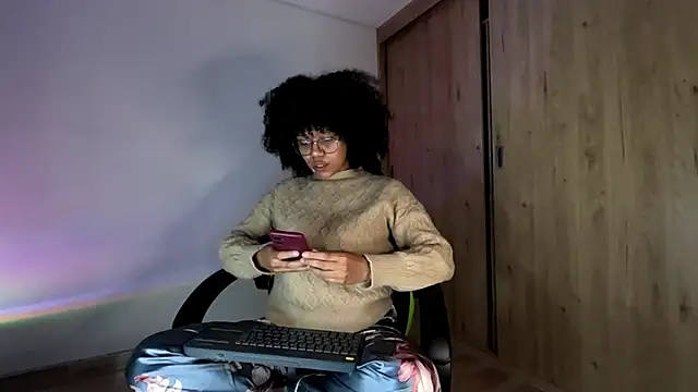 Snapshot of Ale_xandra chatting on July 11, 1:50 am Ale xandra online show from July 11, 1:50 am