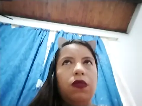 Snapshot of lisseth chatting on February 14, 10:58 pm lisseth online show from February 14, 10:58 pm