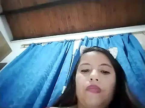Snapshot of lisseth chatting on February 15, 2:58 am lisseth online show from February 15, 2:58 am