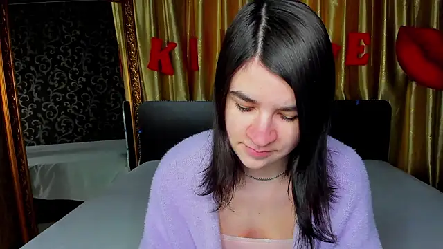  Polly Love  online show from February 9, 7:06 am