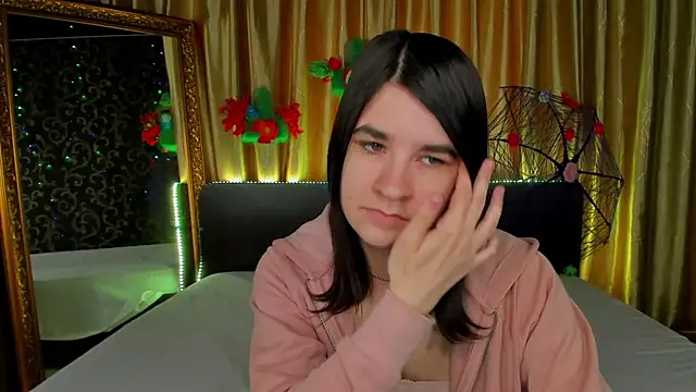  Polly Love  online show from April 5, 6:20 am