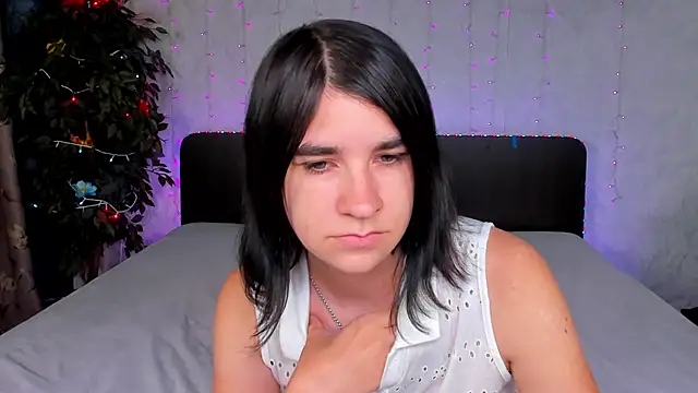  Polly Love  online show from September 9, 8:35 am