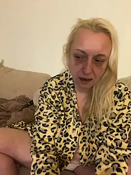 Snapshot of Melinastarr chatting on February 4, 5:35 am Melinastarr online show from February 4, 5:35 am