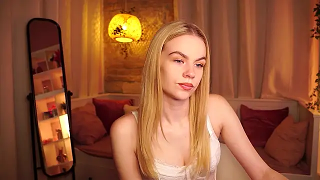 Snapshot of sn0w_barbie chatting on September 23, 8:43 am sn0w barbie online show from September 23, 8:43 am