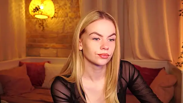 Snapshot of sn0w_barbie chatting on September 22, 8:42 am sn0w barbie online show from September 22, 8:42 am
