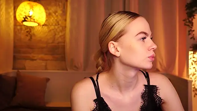 sn0w barbie online show from November 12, 9:35 am