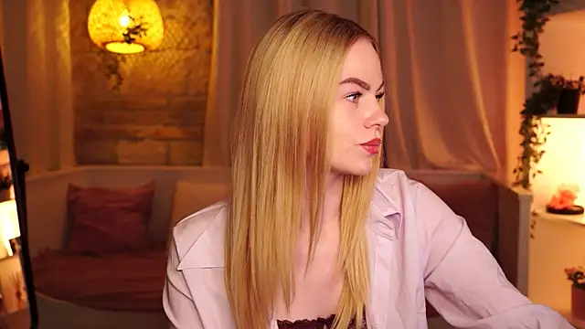 Snapshot of sn0w_barbie chatting on September 18, 8:28 am sn0w barbie online show from September 18, 8:28 am