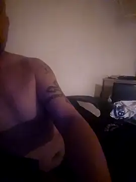 Snapshot of nakedtony81 chatting on March 28, 9:10 am nakedtony81 online show from March 28, 9:10 am
