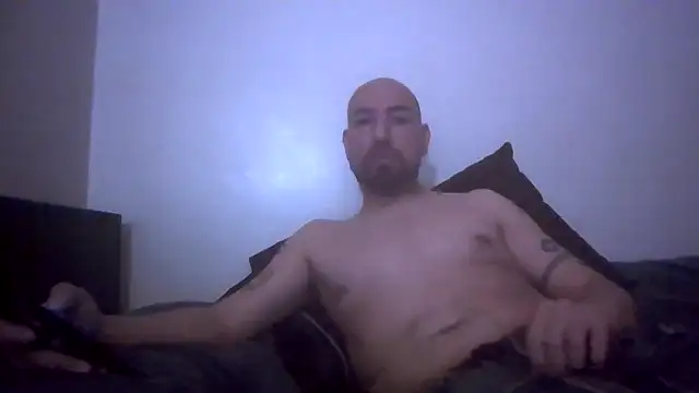 Snapshot of nakedtony81 chatting on April 4, 9:16 am nakedtony81 online show from April 4, 9:16 am