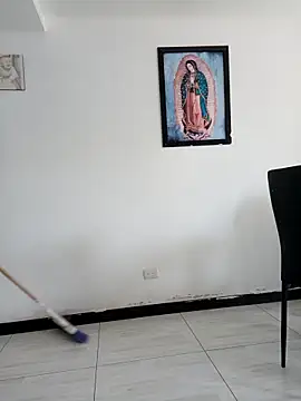 Snapshot of KimPielCanela chatting on October 27, 5:14 pm KimPielCanela online show from October 27, 5:14 pm