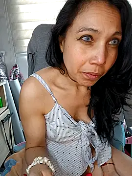 Snapshot of KimPielCanela chatting on October 25, 5:02 pm KimPielCanela online show from October 25, 5:02 pm