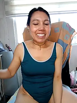 Snapshot of KimPielCanela chatting on November 4, 4:22 pm KimPielCanela online show from November 4, 4:22 pm