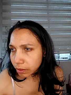 Snapshot of KimPielCanela chatting on October 23, 9:35 pm KimPielCanela online show from October 23, 9:35 pm