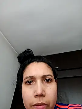 Snapshot of KimPielCanela chatting on October 1, 3:05 pm KimPielCanela online show from October 1, 3:05 pm