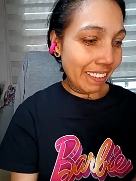 Snapshot of KimPielCanela chatting on October 14, 9:25 pm KimPielCanela online show from October 14, 9:25 pm