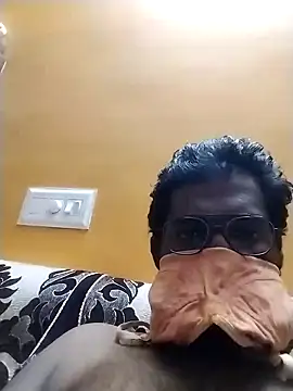 naughtykarthiktamilboy975 online show from December 23, 10:01 pm