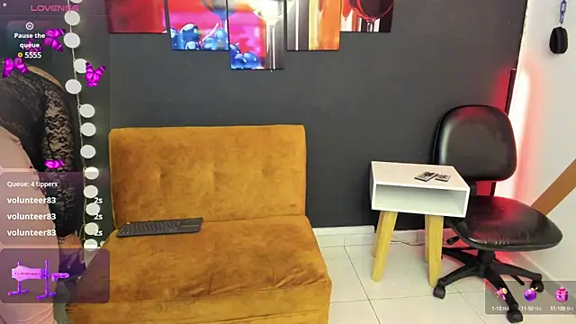 Snapshot of emma_sexxy chatting on March 7, 8:22 pm emma sexxy online show from March 7, 8:22 pm