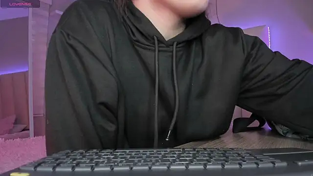 Snapshot of Megan_mooree_ chatting on March 22, 11:53 am Megan mooree online show from March 22, 11:53 am